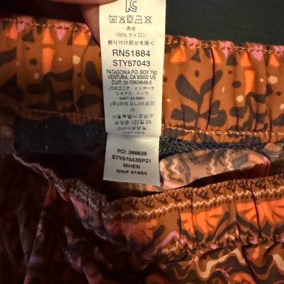 Patagonia Women's Barely Baggies shorts in the Mangrove Tiki pattern - Picture 6 of 10